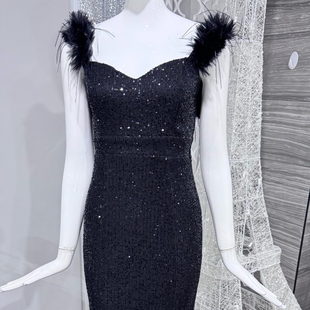 Clearance price 📣 new Black Evening Sequin Gown. - Picture 4 of 17